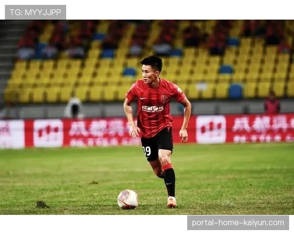 成都蓉城胡荷韬攻入赛季首球 U23左后卫展现攻防全面能力